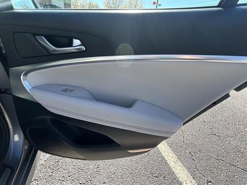 Used 2025 Genesis G70 2.5T image 26