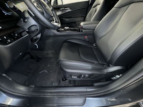 Certified 2025 Kia Sportage EX image 15