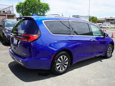 Used 2021 Chrysler Pacifica Touring-L FWD image 27