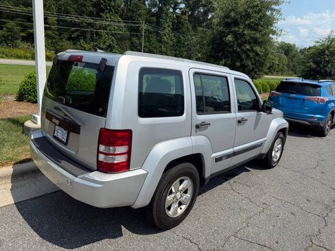 Used 2011 Jeep Liberty Sport RWD image 7