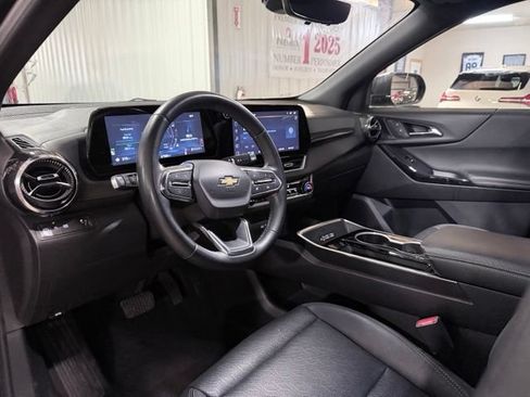 Used 2025 Chevrolet Equinox LT w/ Convenience Package II FWD image 10