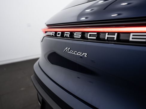 Certified 2026 Porsche Macan AWD/4WD image 26