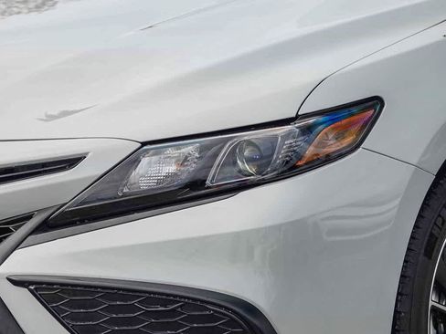 Used 2023 Toyota Camry SE image 8