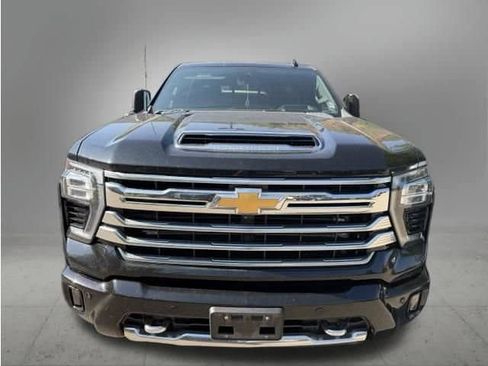 Used 2024 Chevrolet Silverado 2500 High Country w/ High Country Premium Package AWD/4WD image 2