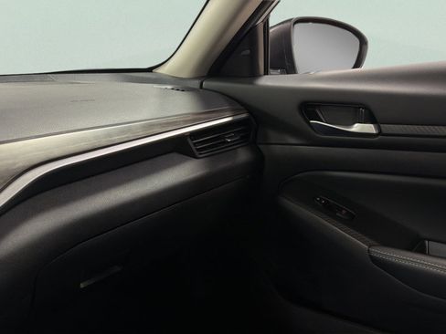 Used 2025 Nissan Altima 2.5 SV FWD image 31