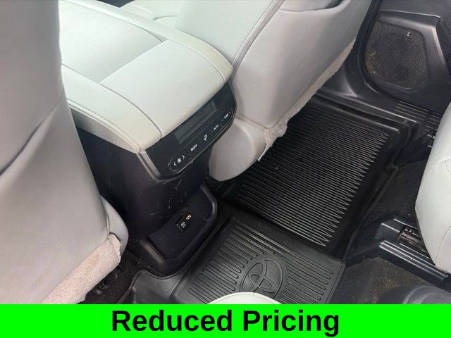 Used 2020 Toyota Highlander XLE AWD/4WD image 35