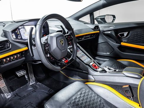 Used 2022 Lamborghini Huracan EVO image 4