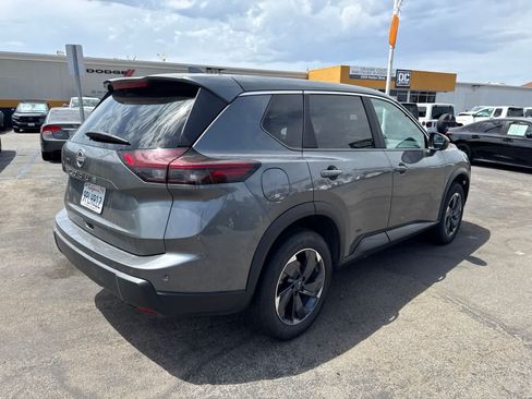 Used 2025 Nissan Rogue SV FWD image 12