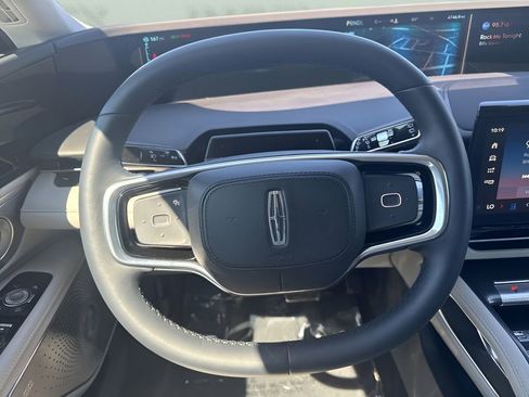 Used 2026 Lincoln Nautilus Reserve AWD/4WD image 16