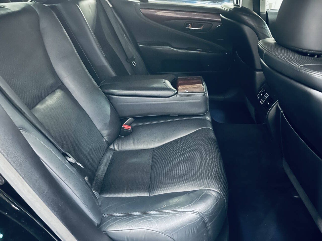 Used 2012 Lexus LS 460 w/ Comfort Pkg RWD image 22