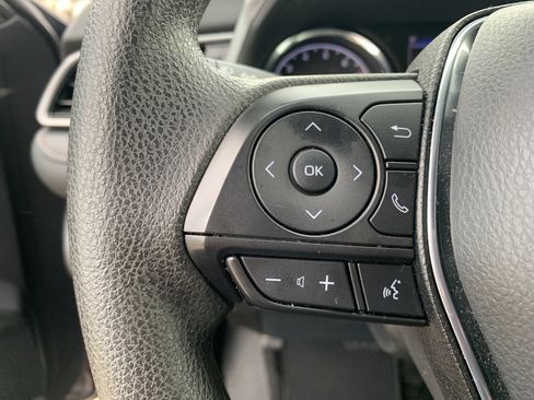 Used 2020 Toyota Camry LE image 19