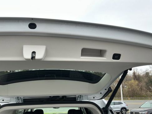 Used 2024 GMC Acadia Denali w/ Super Cruise Package image 18