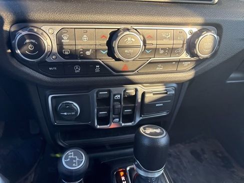 Used 2024 Jeep Wrangler Sport S image 6