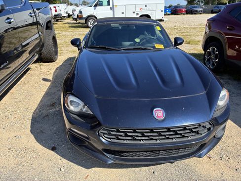 Used 2018 FIAT 124 Spider Classica w/ Technology & Siriusxm Group RWD image 2