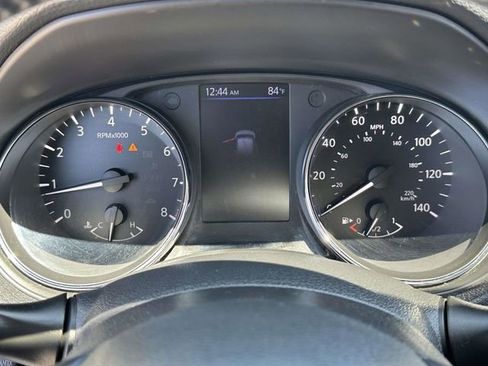 Used 2018 Nissan Rogue SV FWD image 13