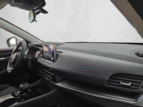 Used 2024 Nissan Rogue SV image 23