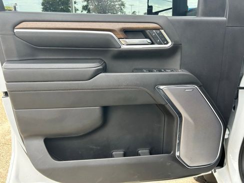 Used 2024 Chevrolet Silverado 3500 High Country AWD/4WD image 9