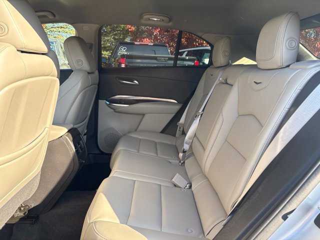Used 2022 Cadillac XT4 Luxury w/ Trailering Package AWD/4WD image 6