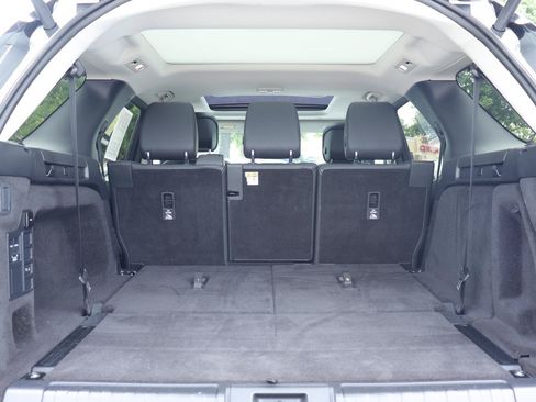 Used 2024 Land Rover Discovery S AWD/4WD image 17