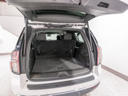 Used 2021 Chevrolet Suburban LT w/ Rear Media and Nav Package RWD image 33