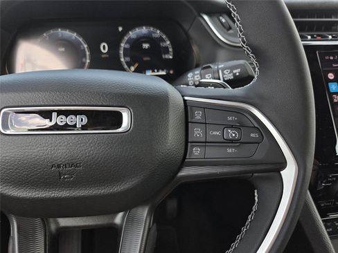 New 2025 Jeep Grand Cherokee Altitude RWD image 24