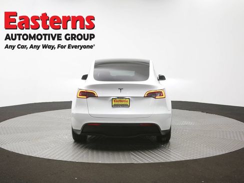 Used 2022 Tesla Model Y Long Range AWD/4WD image 31