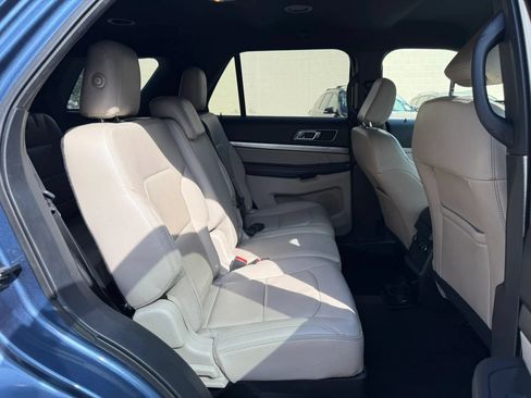 Used 2018 Ford Explorer XLT w/ Equipment Group 202A FWD image 18