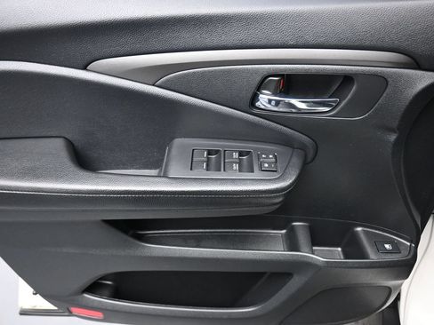 Used 2019 Honda Pilot LX image 10