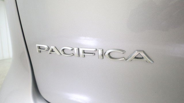 Used 2020 Chrysler Pacifica Touring-L FWD image 24