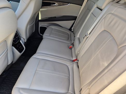 Used 2018 Lincoln MKX Reserve w/ Driver Assistance Package image 9