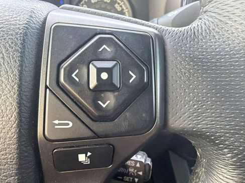 Used 2018 Toyota Tacoma TRD Sport w/ Technology Package image 21