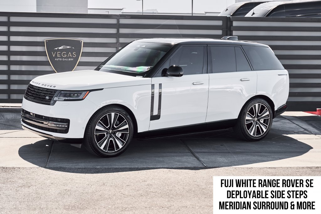 Used 2025 Land Rover Range Rover SE AWD/4WD image 1