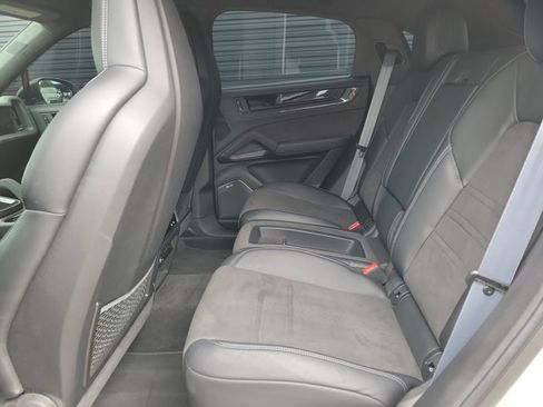 Certified 2024 Porsche Cayenne Turbo GT AWD/4WD image 20