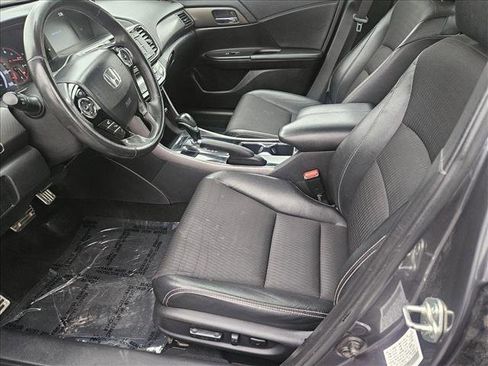 Used 2017 Honda Accord Sport image 15
