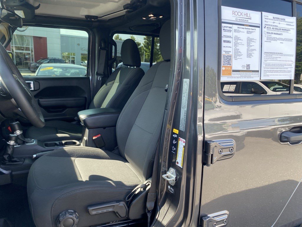 Used 2023 Jeep Gladiator Sport AWD/4WD image 19