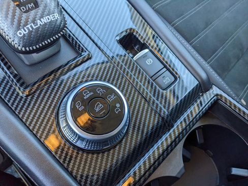 Used 2024 Mitsubishi Outlander SE image 30