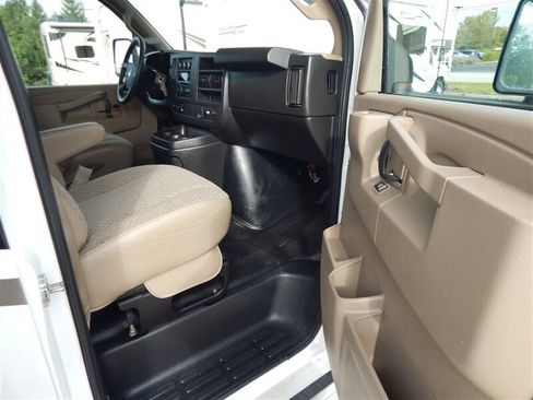 Used 2020 Chevrolet Express 4500 w/ RV Package image 10