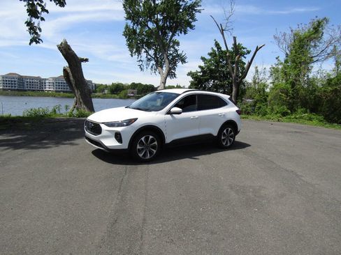 Used 2024 Ford Escape Platinum AWD/4WD image 32