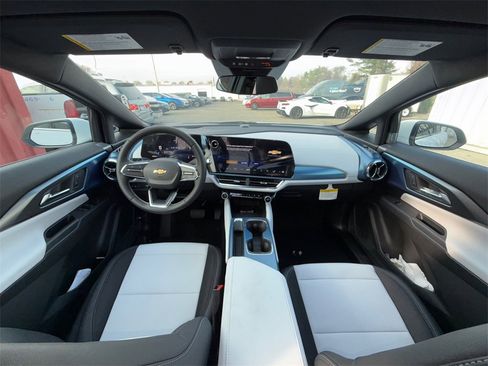 New 2026 Chevrolet Equinox EV LT image 22