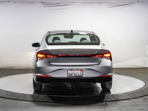 Used 2021 Hyundai Elantra SE FWD image 3