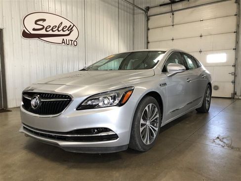 Used 2017 Buick LaCrosse Essence image 2