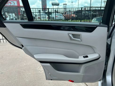 Used 2014 Mercedes-Benz E 350 Sedan image 18
