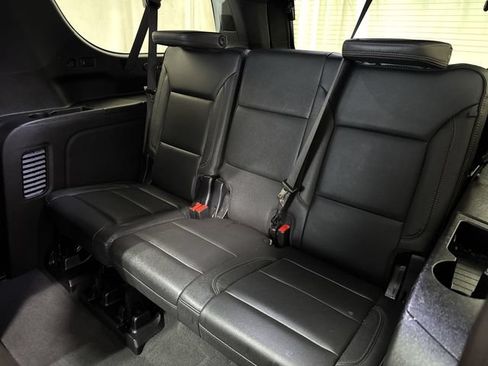 Certified 2025 Chevrolet Suburban High Country AWD/4WD image 15