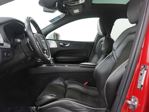 Used 2018 Volvo XC60 T6 R-Design w/ Convenience Package image 25