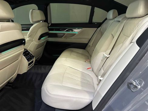 Used 2021 BMW 750i xDrive w/ Executive Package AWD/4WD image 25