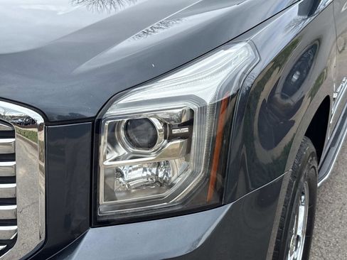 Used 2019 GMC Yukon XL SLT w/ Premium Edition image 11