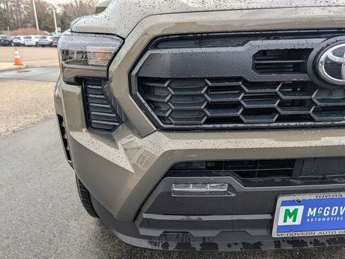 Used 2025 Toyota Tacoma TRD Sport AWD/4WD image 10