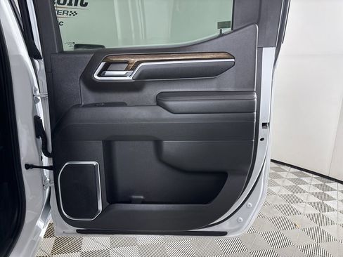 Used 2023 GMC Sierra 1500 SLE image 25