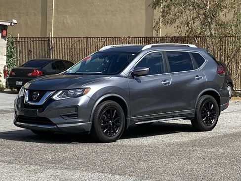 Used 2019 Nissan Rogue S w/ Special Edition Package FWD image 2
