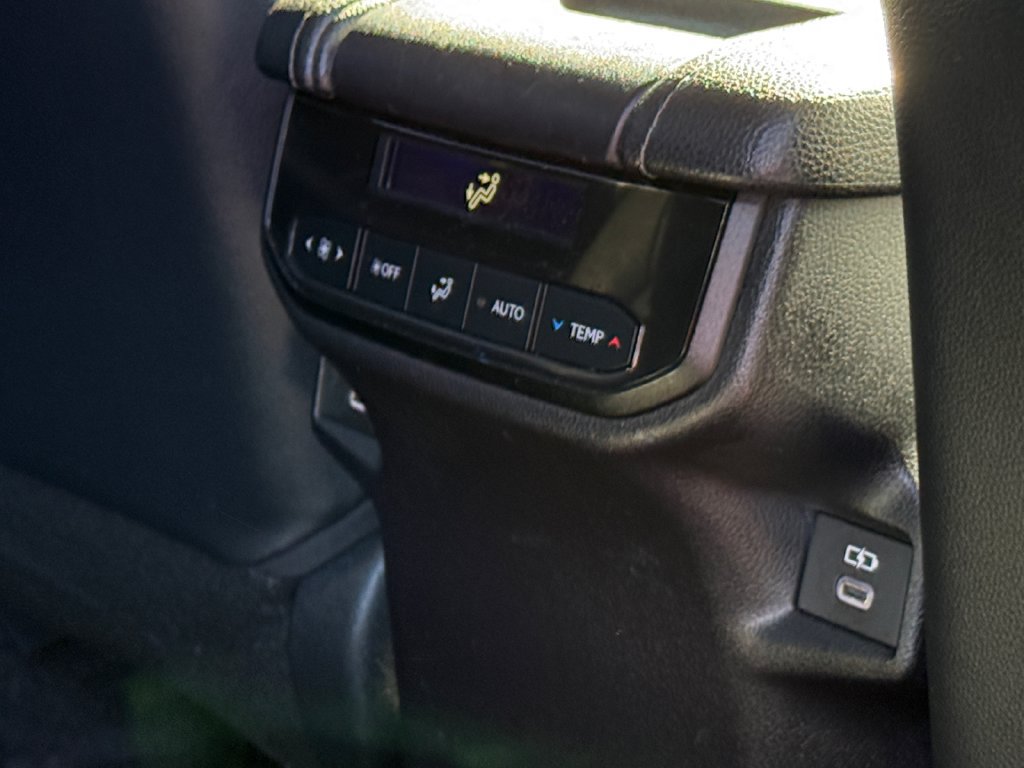 Used 2025 Toyota Grand Highlander AWD image 23